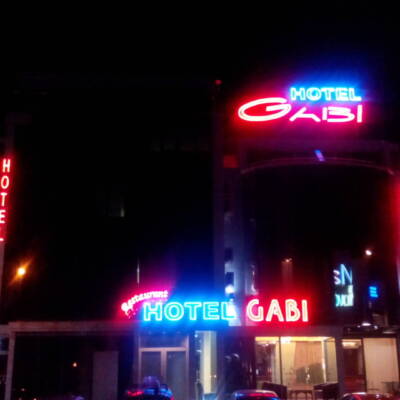 обемни букви хотел Габи